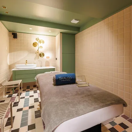 Aiden By Western & 4*