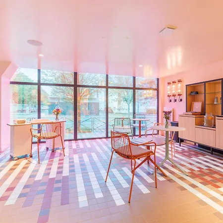 Aiden By Western & Hotel 4*