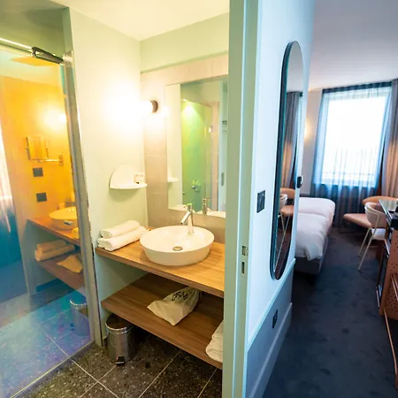 Aiden By Western & Hotel